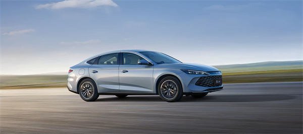 奇瑞风云A8L VS 比亚迪秦L 十万级国产插混轿车如何选